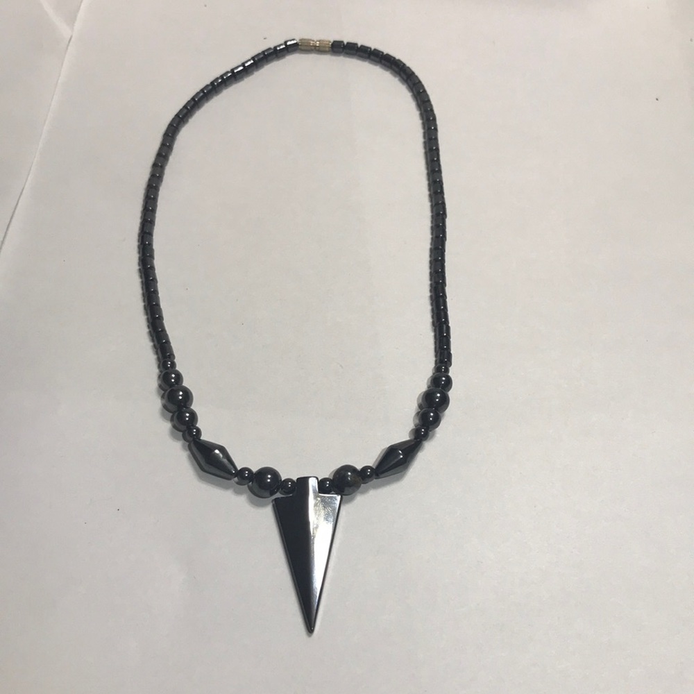Metallic arrow necklace